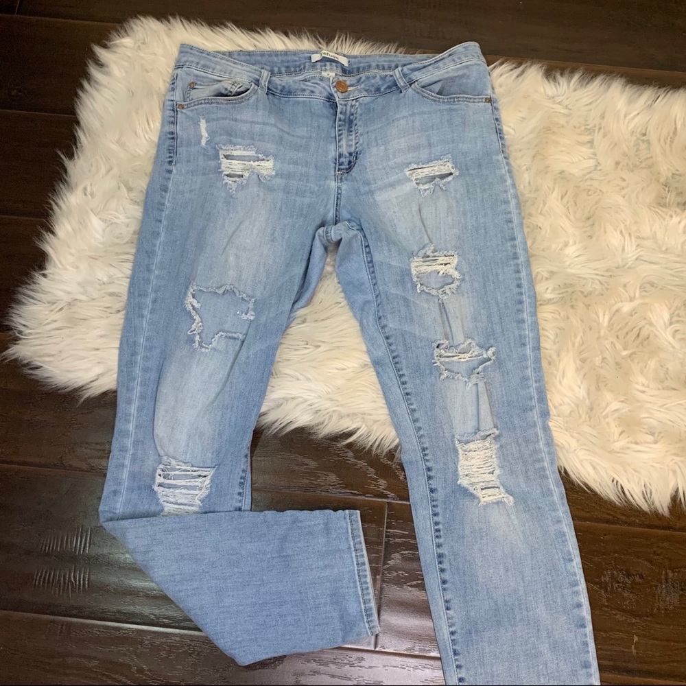 Refuge Light Wash Distressed Jeans Womens Size 12